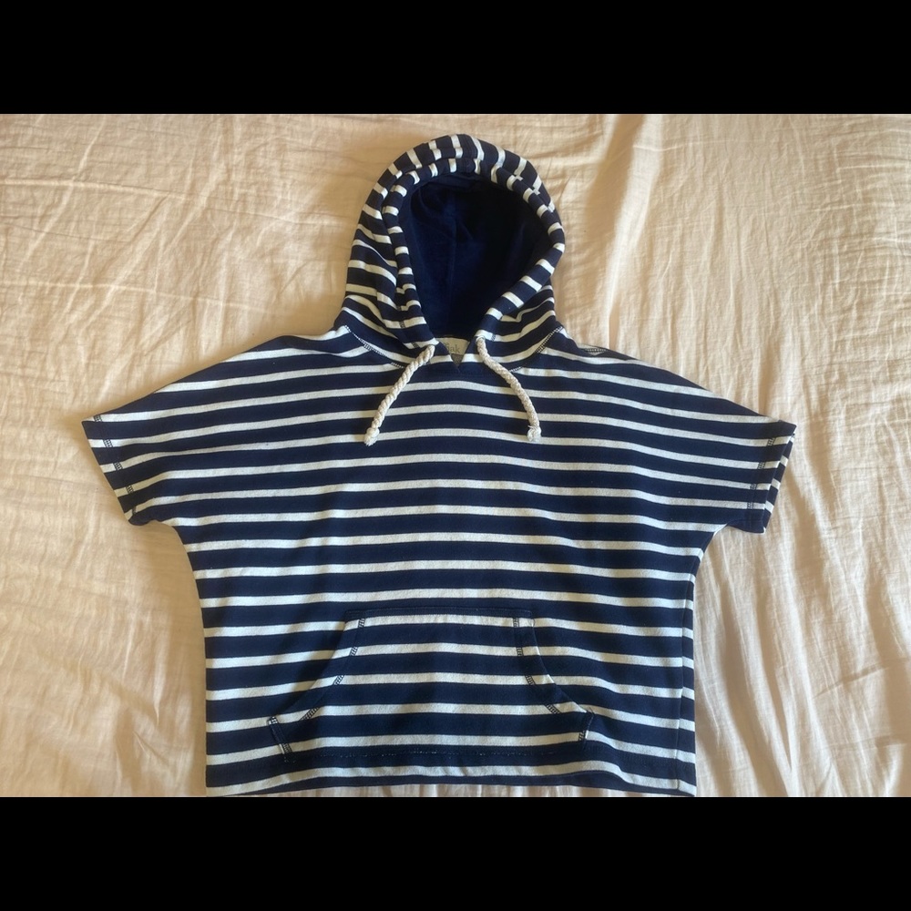 Cropped short-sleeve hoodie